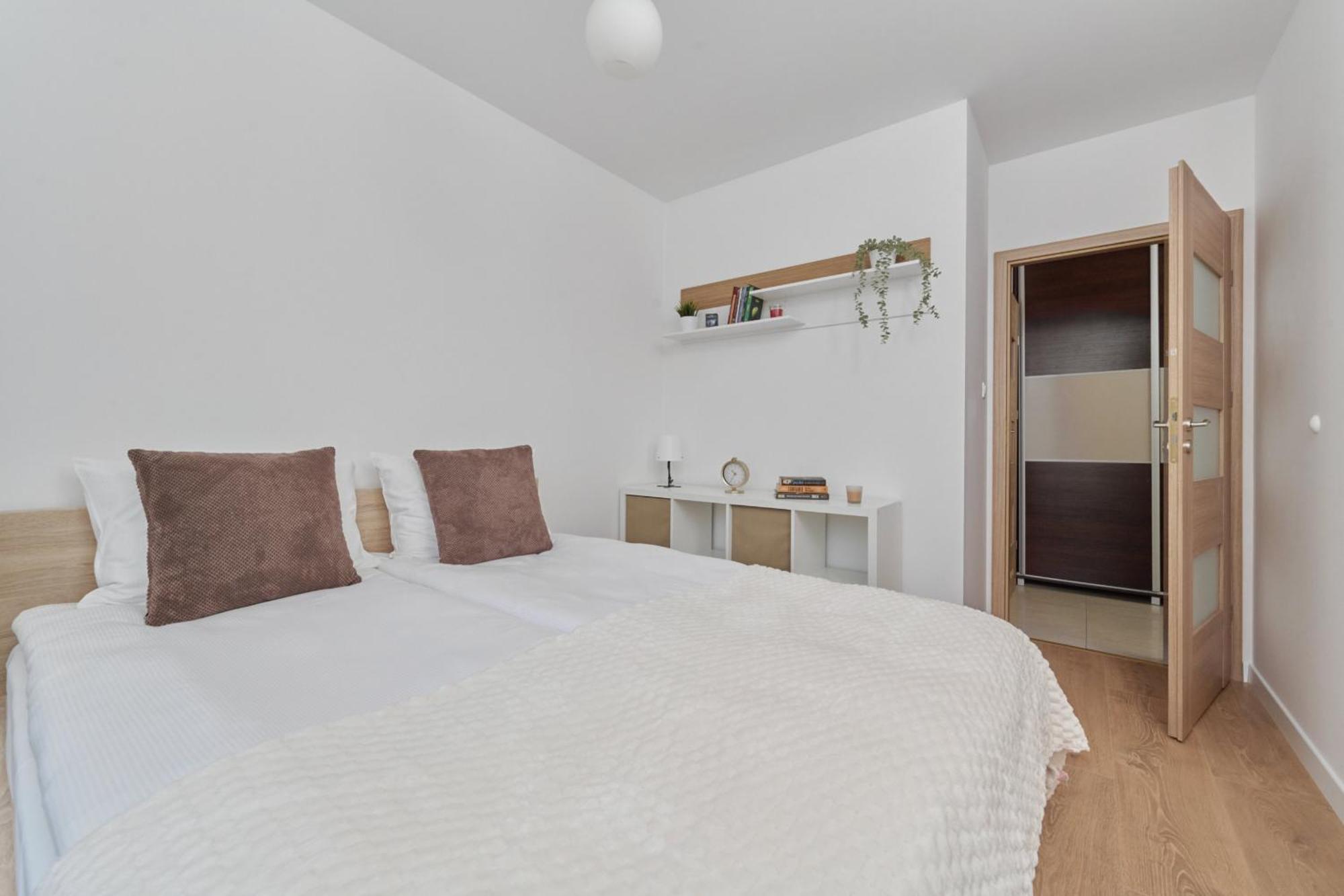 Cozy Klimasa With Balcony In By Renters *