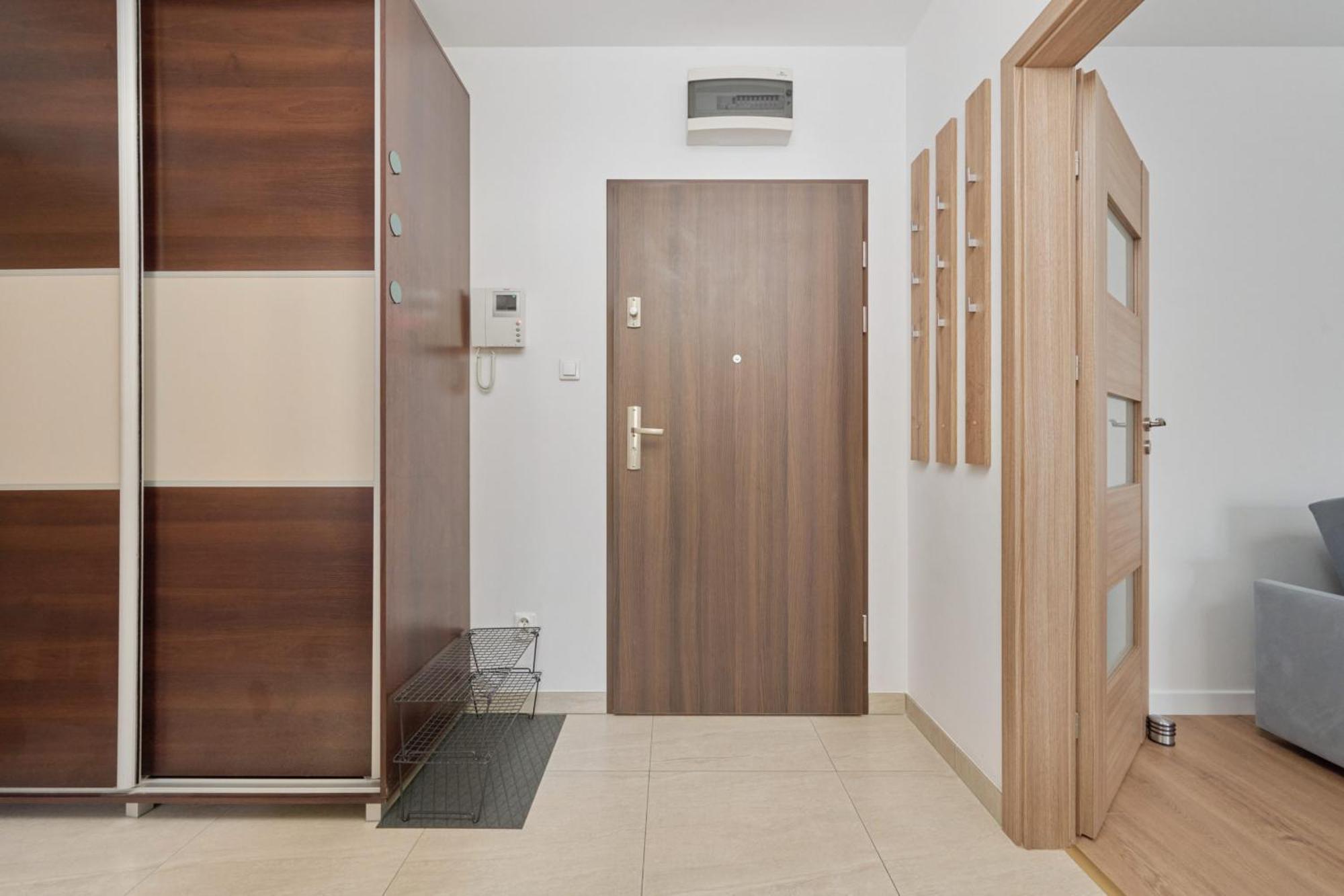 Cozy Klimasa With Balcony In By Renters Leilighet *